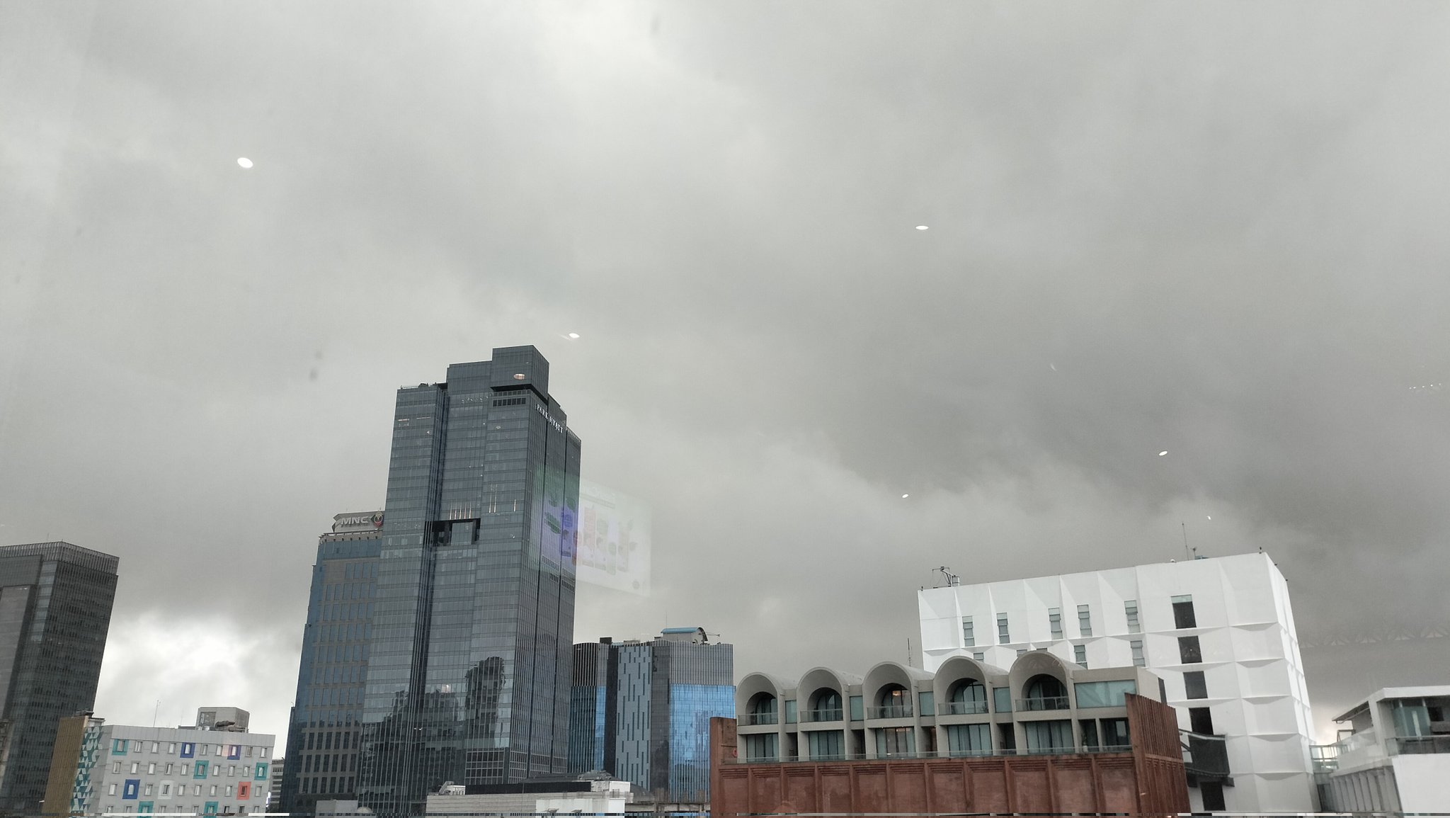 BMKG Ingatkan Cuaca Ekstrem: Hujan Lebat dan Angin Kencang Mengintai Sejumlah Wilayah hingga Awal 2026